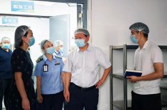 查食材采购索证索票、进货检验记实、食物储存